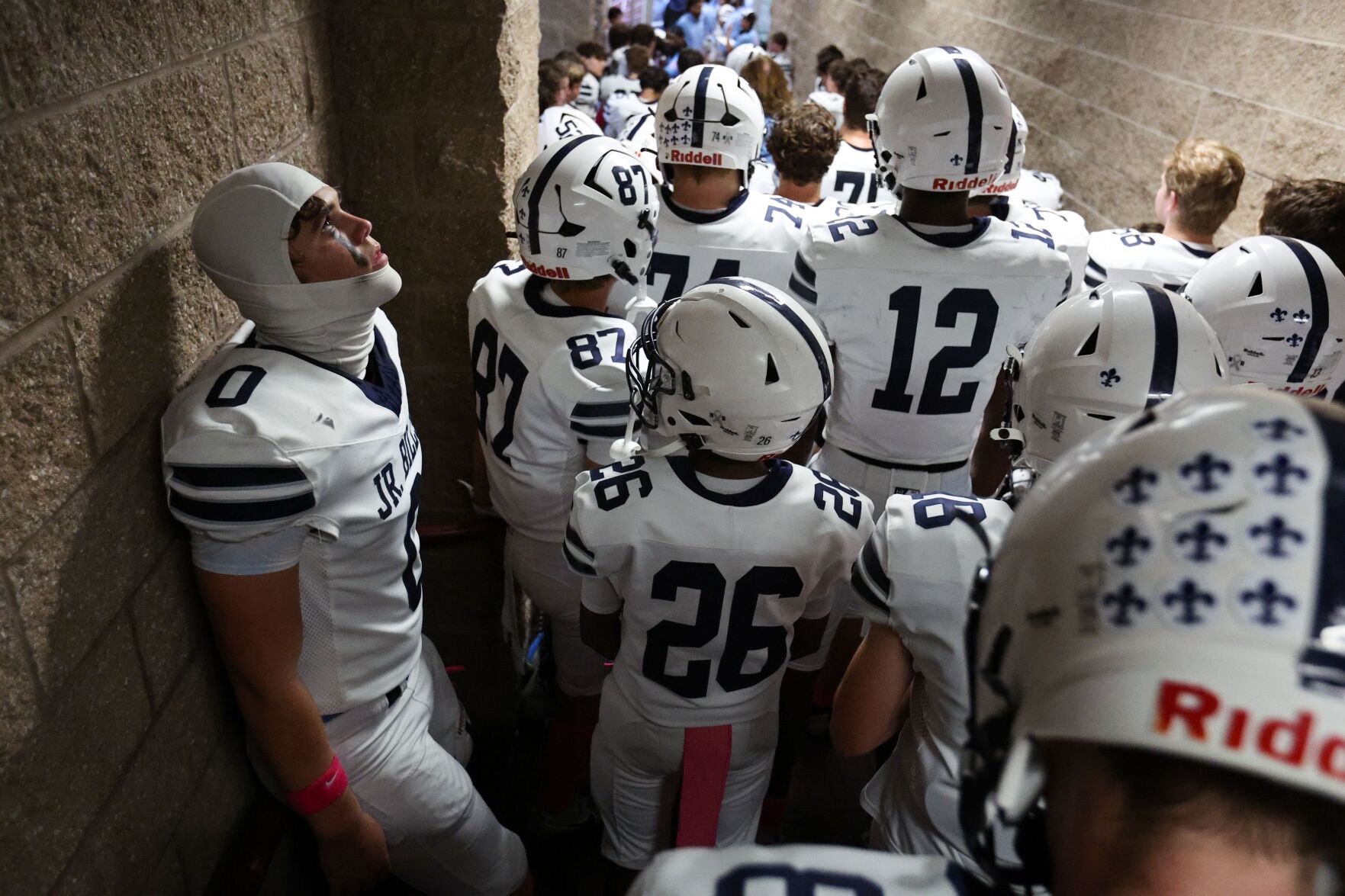 De Smet Jesuit High School football hosts 51黑料 University High School